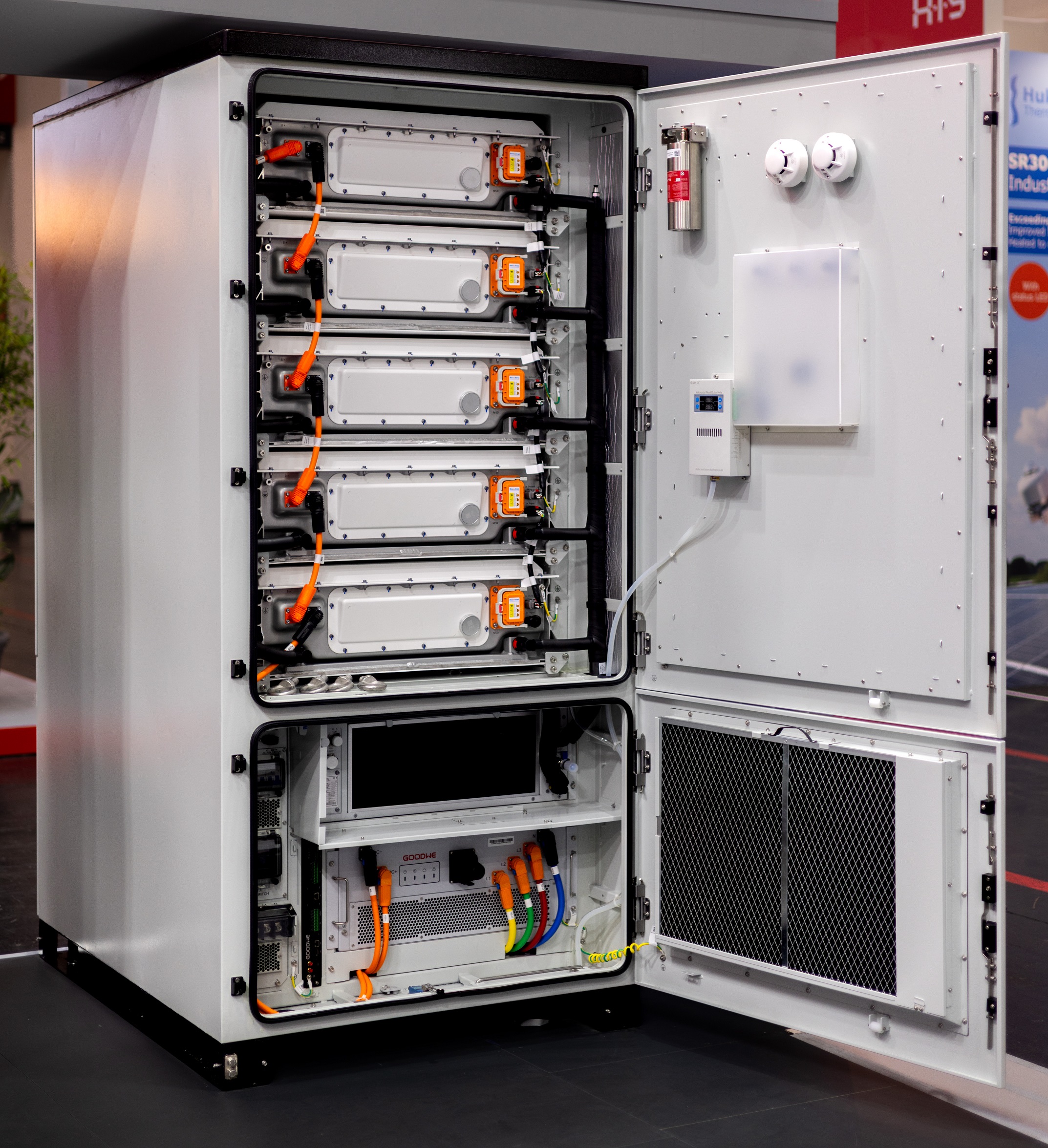 A look inside the ESA 125kW261kW C&I Energy Storage System.jpg