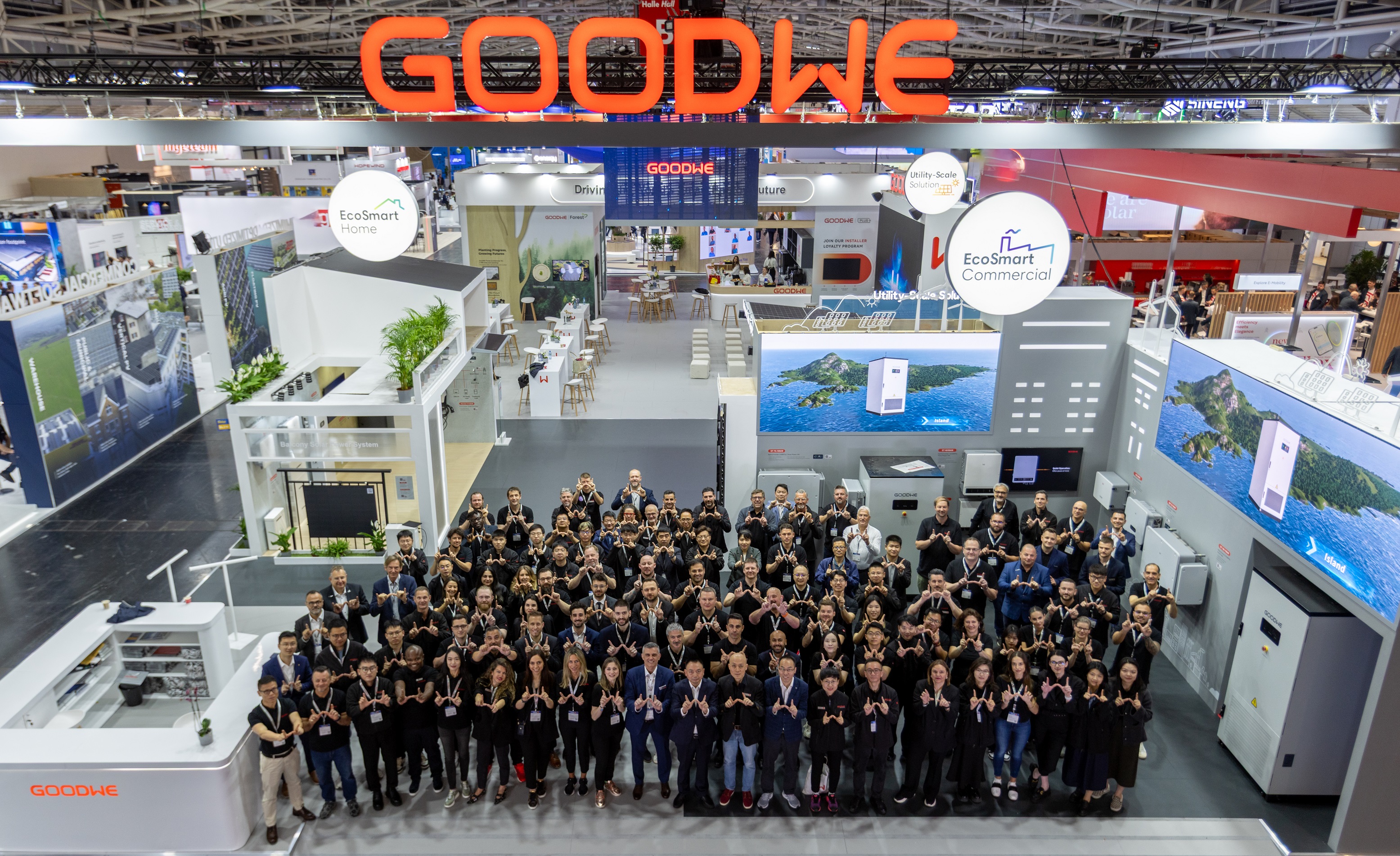 GoodWeTeamcelebratessuccessfulIntersolar2025inMunich.jpg
